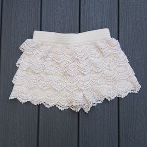 Girl's ivory lace shorts